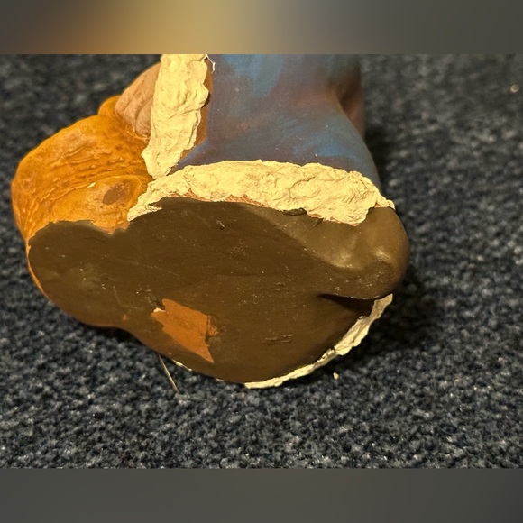 Cute blue robed kneeling Santa. He carries a basket of gifts. - Picture 4 of 8